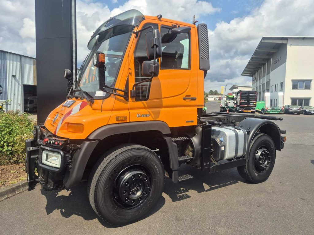 Unimog U 400 4x4 Fahrgestell Vario Pilot Zapfwelle LOF - Камион со кабинска шасија: слика 4 Unimog U 400 4x4 Fahrgestell Vario Pilot Zapfwelle LOF - Камион со кабинска шасија: слика 4