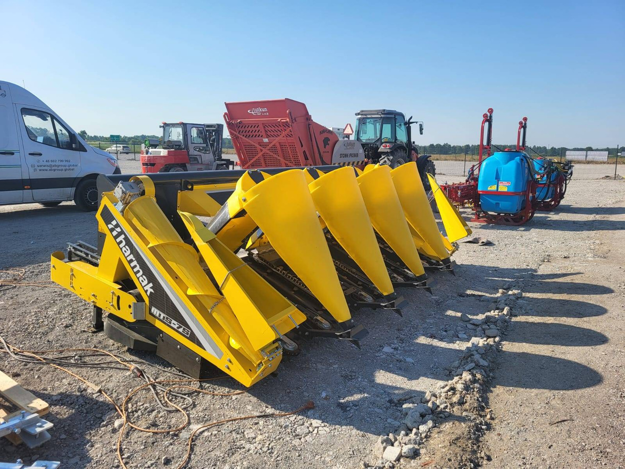 Harmak corn header MT5 - Комбајн за пченка: слика 1 Harmak corn header MT5 - Комбајн за пченка: слика 1