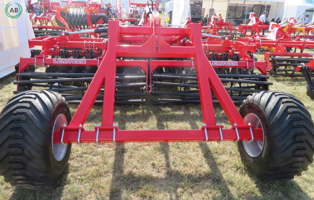 Lemtech hydraulic disc harrow with a Colter BTH45 4.5 m transport trolley - Ситнач со дискови: слика 5 Lemtech hydraulic disc harrow with a Colter BTH45 4.5 m transport trolley - Ситнач со дискови: слика 5