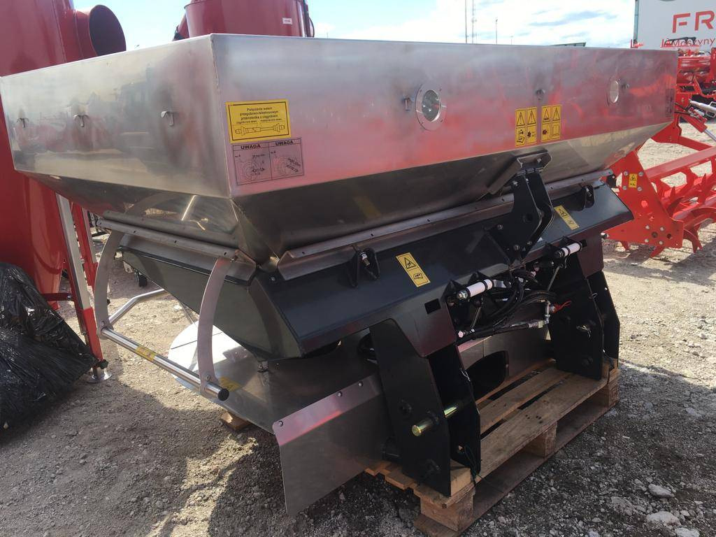 POM Augustów Rozsiewacz nawozów zawieszany ZEUS 1600L - dostępny od ręki! - Распрскувач на вештачко ѓубриво: слика 2 POM Augustów Rozsiewacz nawozów zawieszany ZEUS 1600L - dostępny od ręki! - Распрскувач на вештачко ѓубриво: слика 2