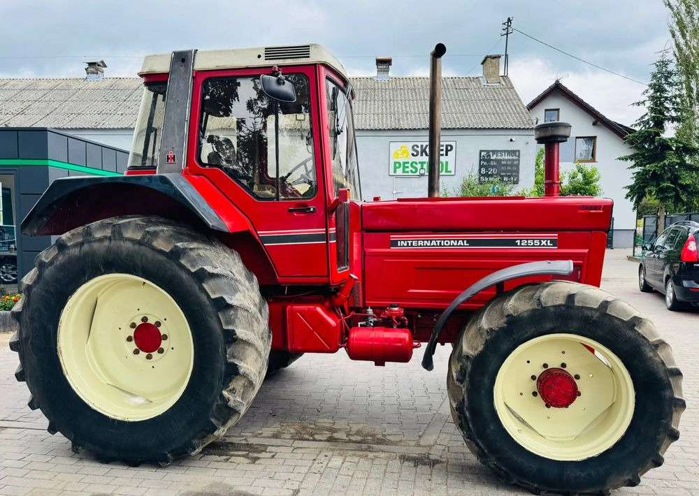 Case IH 1255 XL - Трактор: слика 2 Case IH 1255 XL - Трактор: слика 2
