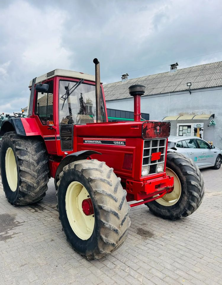 Case IH 1255 XL - Трактор: слика 1 Case IH 1255 XL - Трактор: слика 1