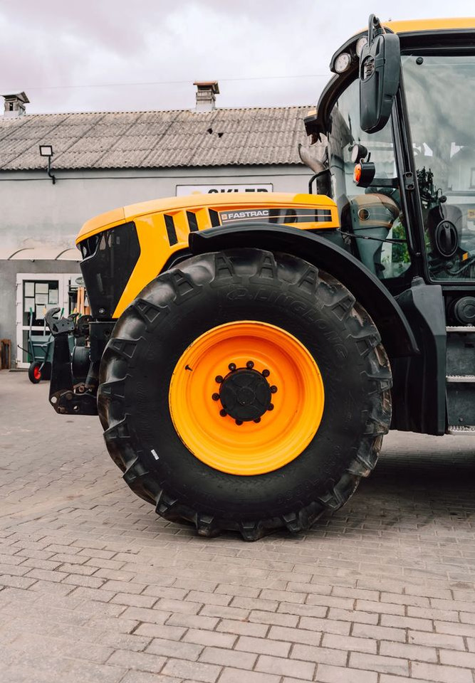 JCB Fastrac 4220 - Трактор: слика 2 JCB Fastrac 4220 - Трактор: слика 2
