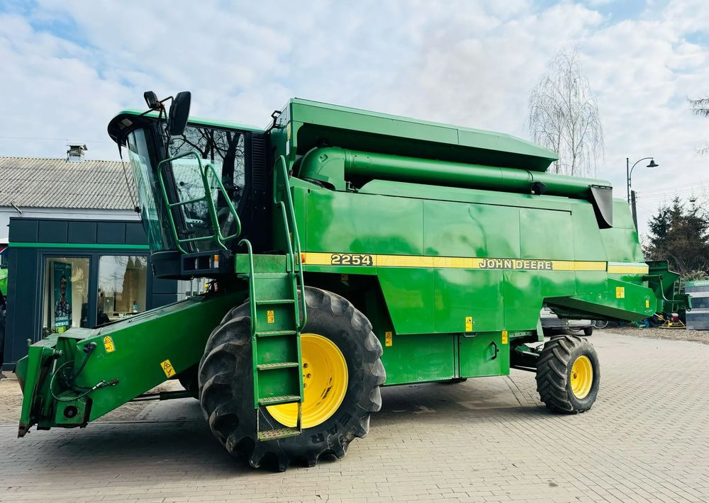 John Deere 2254 - Комбајн: слика 1 John Deere 2254 - Комбајн: слика 1