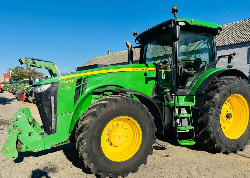 John Deere 8260R - Трактор: слика 2 John Deere 8260R - Трактор: слика 2