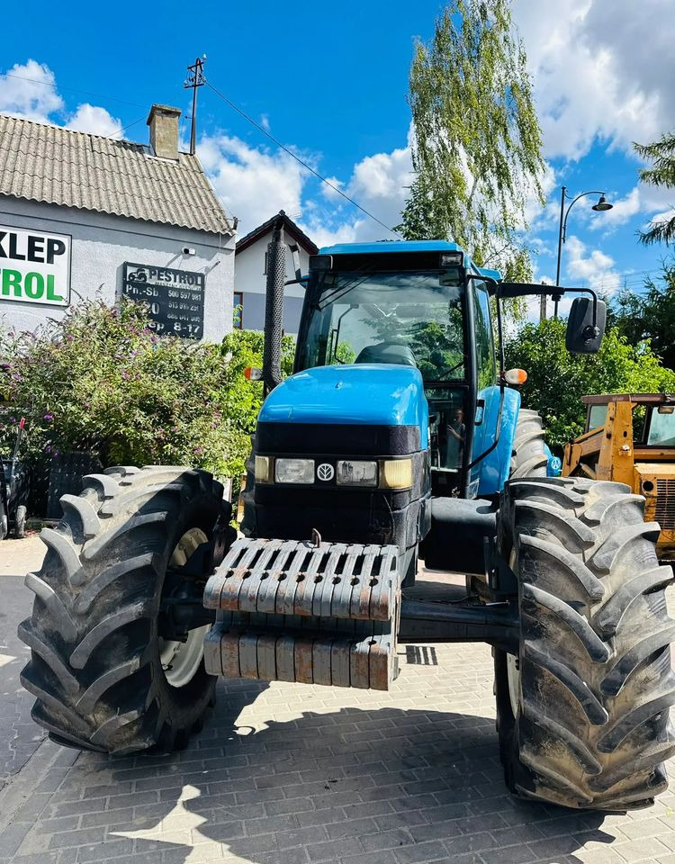 New Holland 8360 - Трактор: слика 2 New Holland 8360 - Трактор: слика 2