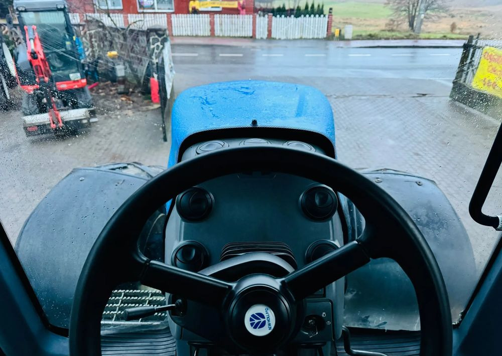 Трактор New Holland T8020: слика 12