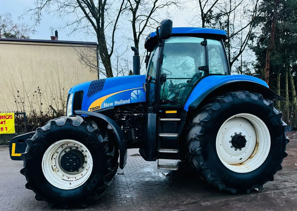 Трактор New Holland T8020: слика 9