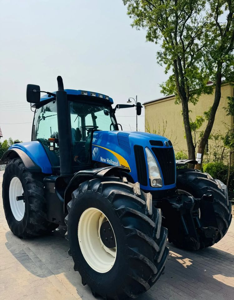 New Holland T8040 - Трактор: слика 1 New Holland T8040 - Трактор: слика 1