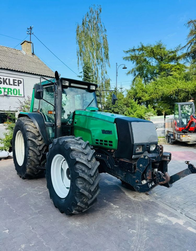 Valtra 8150 - Трактор: слика 1 Valtra 8150 - Трактор: слика 1