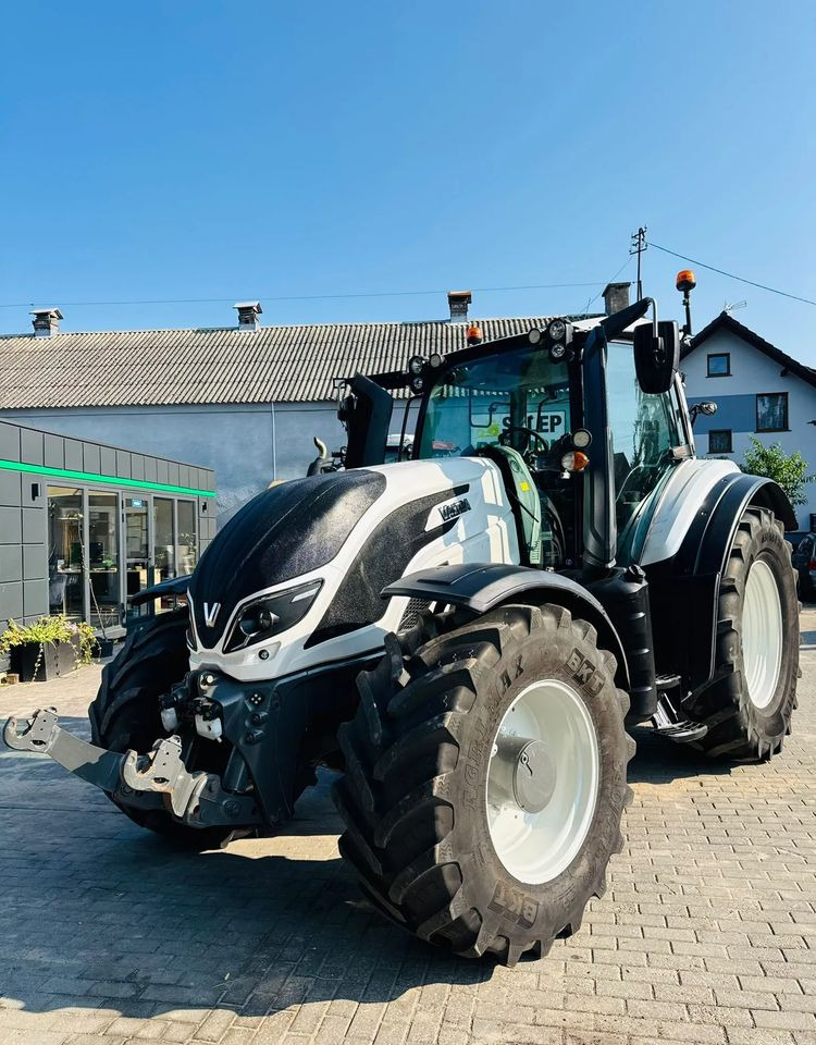 Valtra T174 UNLIMITED Versu - Трактор: слика 1 Valtra T174 UNLIMITED Versu - Трактор: слика 1