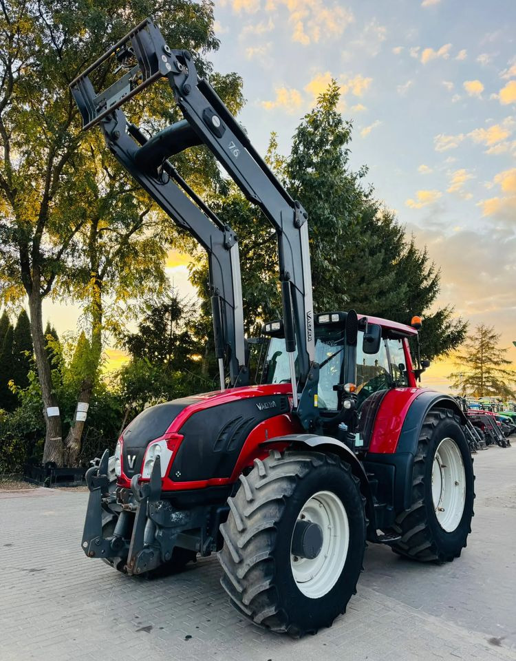 Valtra T213 Versu - Трактор: слика 1 Valtra T213 Versu - Трактор: слика 1