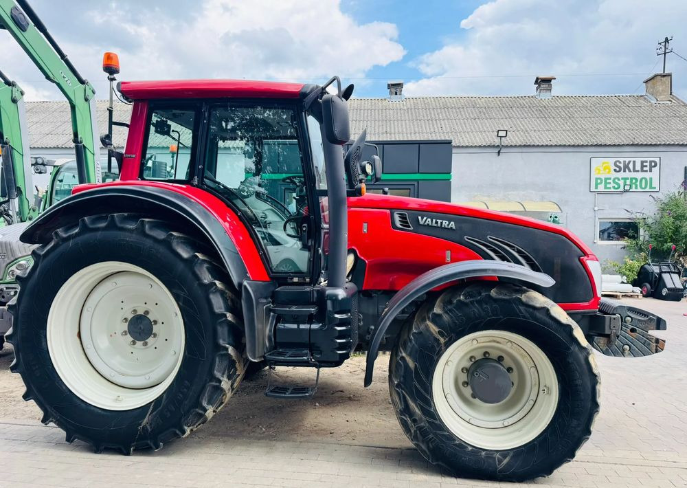 Valtra T213 Versu Unlimited - Трактор: слика 2 Valtra T213 Versu Unlimited - Трактор: слика 2