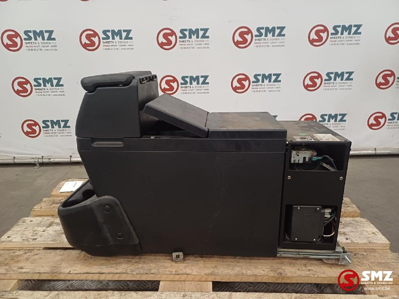 Iveco Occ koelkast 24L Iveco - Кабина и ентериер за Камион: слика 3 Iveco Occ koelkast 24L Iveco - Кабина и ентериер за Камион: слика 3