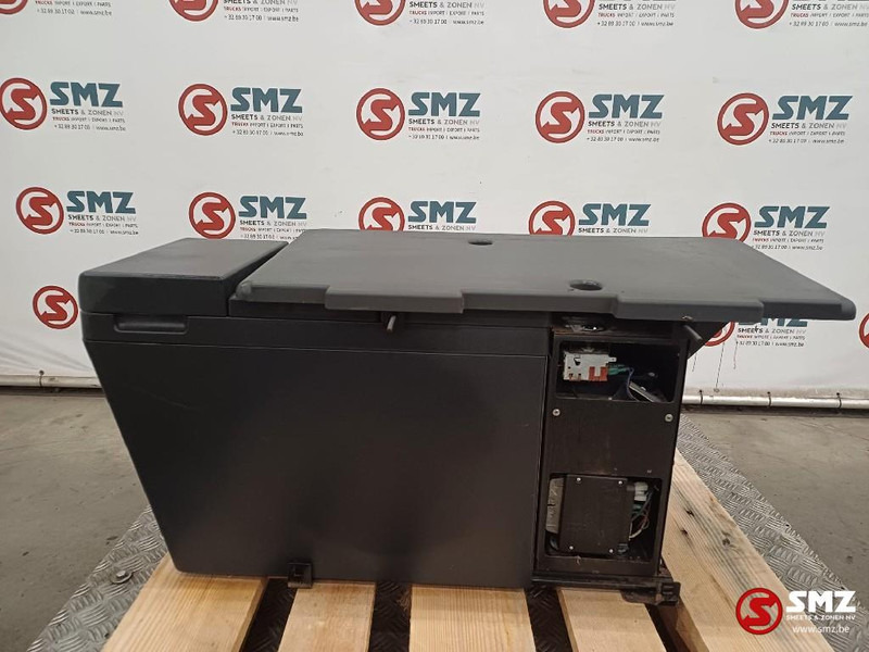 Iveco Occ koelkast Iveco - Кабина и ентериер за Камион: слика 3 Iveco Occ koelkast Iveco - Кабина и ентериер за Камион: слика 3