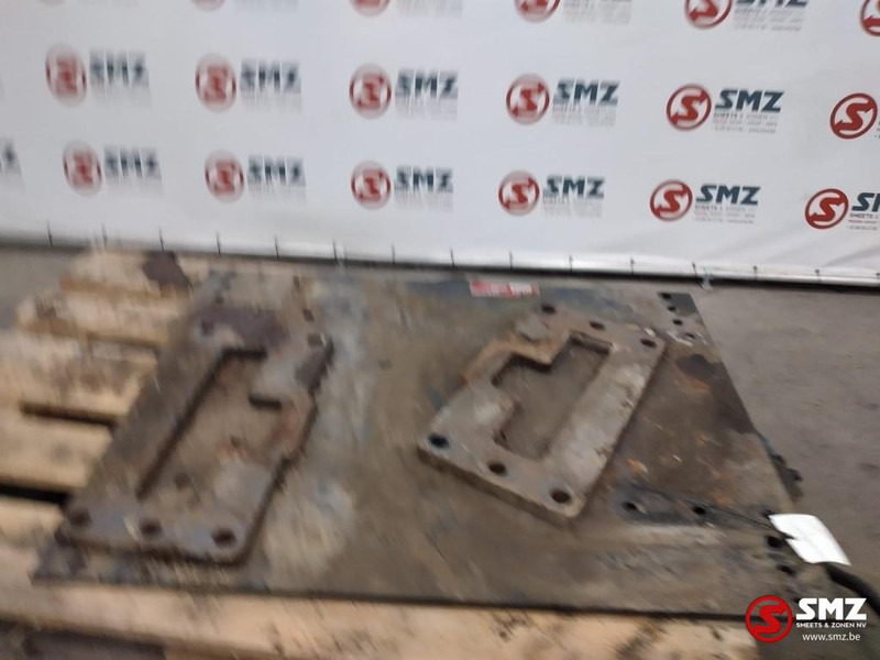 Iveco Occ montageplaat koppelschotel Iveco - Спојка на петто тркало за Камион: слика 2 Iveco Occ montageplaat koppelschotel Iveco - Спојка на петто тркало за Камион: слика 2