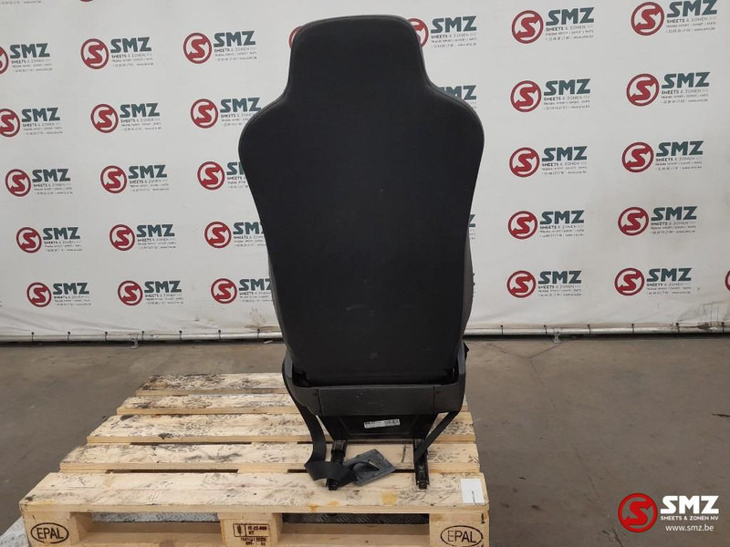 Mercedes-Benz Occ bijrijdersstoel Mercedes - Кабина и ентериер за Камион: слика 2 Mercedes-Benz Occ bijrijdersstoel Mercedes - Кабина и ентериер за Камион: слика 2