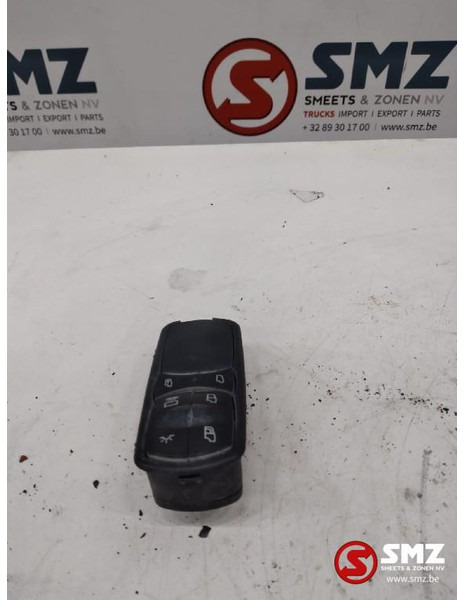 Mercedes-Benz Occ deurbedieningspaneel passagierszijde Mercedes - Електричен систем за Камион: слика 1 Mercedes-Benz Occ deurbedieningspaneel passagierszijde Mercedes - Електричен систем за Камион: слика 1