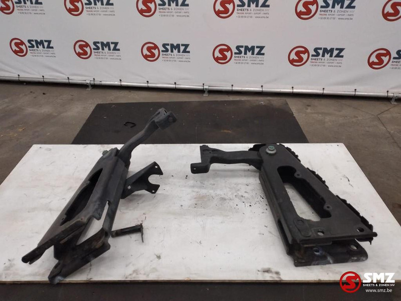 Mercedes-Benz Occ set cabinesteunen links en rechts Mercedes Act - Кабина и ентериер за Камион: слика 2 Mercedes-Benz Occ set cabinesteunen links en rechts Mercedes Act - Кабина и ентериер за Камион: слика 2