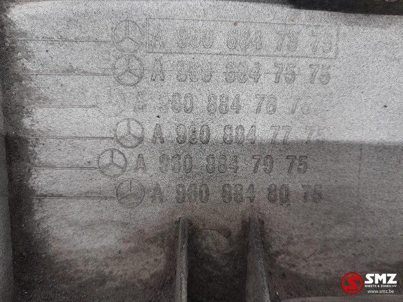 Mercedes-Benz Occ spatbordverlenging rechts Mercedes - Каросерија и екстериер за Камион: слика 4 Mercedes-Benz Occ spatbordverlenging rechts Mercedes - Каросерија и екстериер за Камион: слика 4