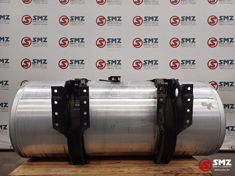 Renault Occ brandstoftank met steunen 415L Renault - Резервоар за гориво за Камион: слика 2 Renault Occ brandstoftank met steunen 415L Renault - Резервоар за гориво за Камион: слика 2