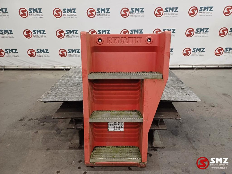 Renault Occ opstapbak rechts Renault - Кабина и ентериер за Камион: слика 1 Renault Occ opstapbak rechts Renault - Кабина и ентериер за Камион: слика 1