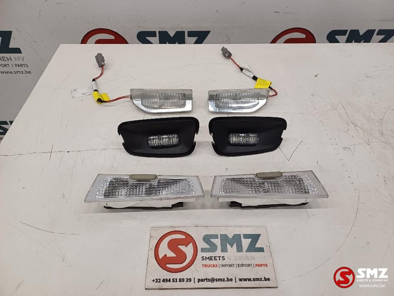 Volvo Occ set cabineverlichting deur + dak + binnen L/R - Кабина и ентериер за Камион: слика 1 Volvo Occ set cabineverlichting deur + dak + binnen L/R - Кабина и ентериер за Камион: слика 1