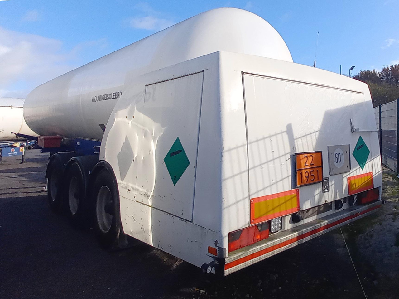 AGA Cryo Gas tank semi-trailer cryogenic used for nitrogen, argon, oxygen, LIN, LOX, LAR. - Полуприколка цистерна: слика 3 AGA Cryo Gas tank semi-trailer cryogenic used for nitrogen, argon, oxygen, LIN, LOX, LAR. - Полуприколка цистерна: слика 3