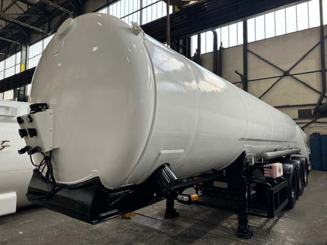 CRYOLOR Gas tank semi-trailer cryogenic used for nitrogen, argon, oxygen, LIN, LOX, LAR. - Полуприколка цистерна: слика 2 CRYOLOR Gas tank semi-trailer cryogenic used for nitrogen, argon, oxygen, LIN, LOX, LAR. - Полуприколка цистерна: слика 2