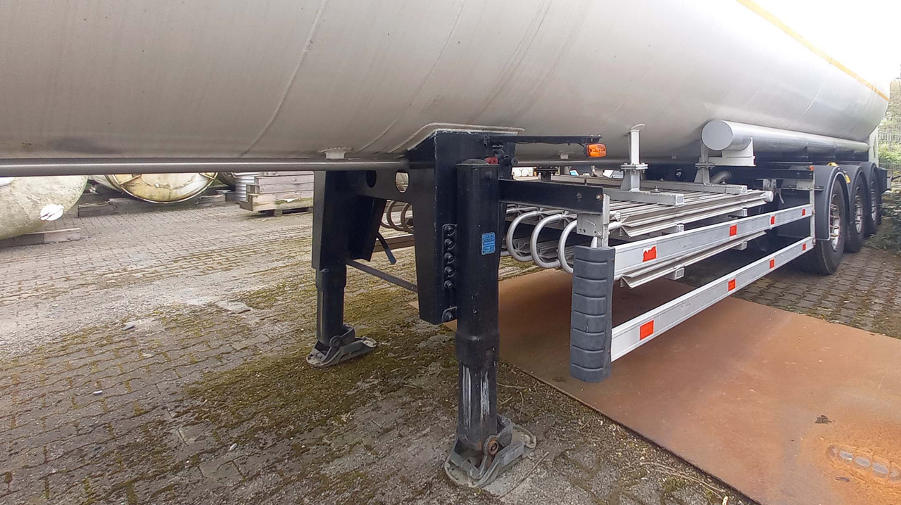 Cryocan Gas tank cryogenic semi-trailer used for LNG Methane - Полуприколка цистерна: слика 2 Cryocan Gas tank cryogenic semi-trailer used for LNG Methane - Полуприколка цистерна: слика 2