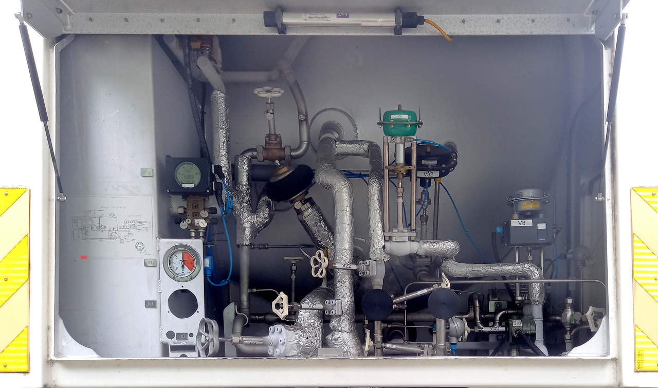 Полуприколка цистерна Schwingenschlögel Gas tank semi-trailer used for LNG/CNG mobile filling station Methan Gas Cryogenic: слика 9 Полуприколка цистерна Schwingenschlögel Gas tank semi-trailer used for LNG/CNG mobile filling station Methan Gas Cryogenic: слика 9