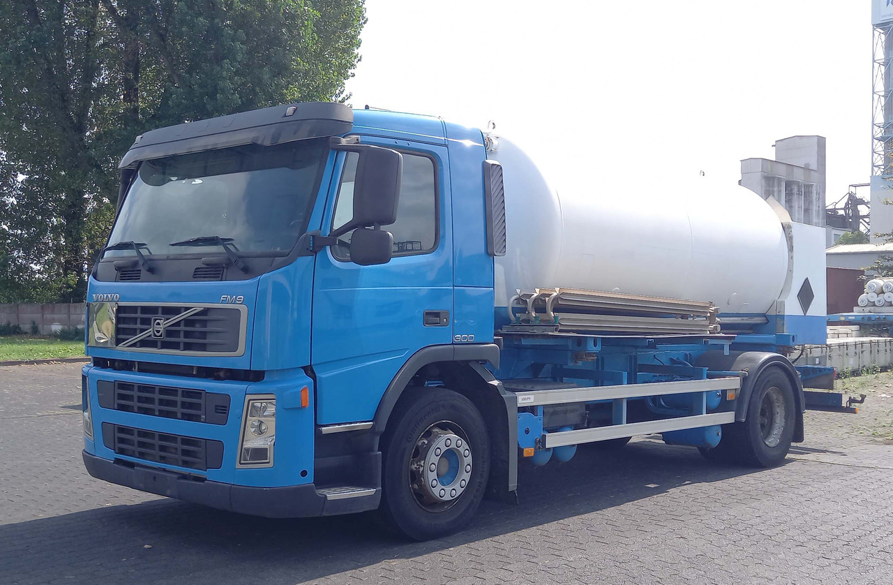 VOLVO Gas oxygen, argon, nitrogen - Камион цистерна: слика 2 VOLVO Gas oxygen, argon, nitrogen - Камион цистерна: слика 2