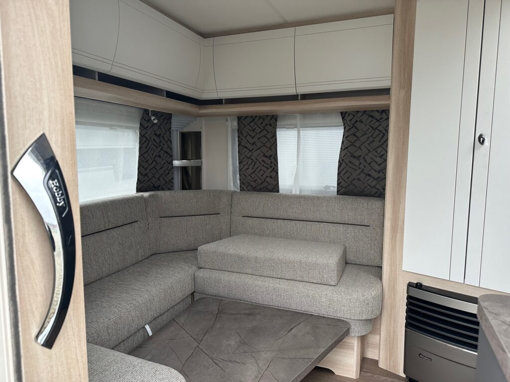 DE LUXE 495 UL 2024 - Камп приколка: слика 5 DE LUXE 495 UL 2024 - Камп приколка: слика 5