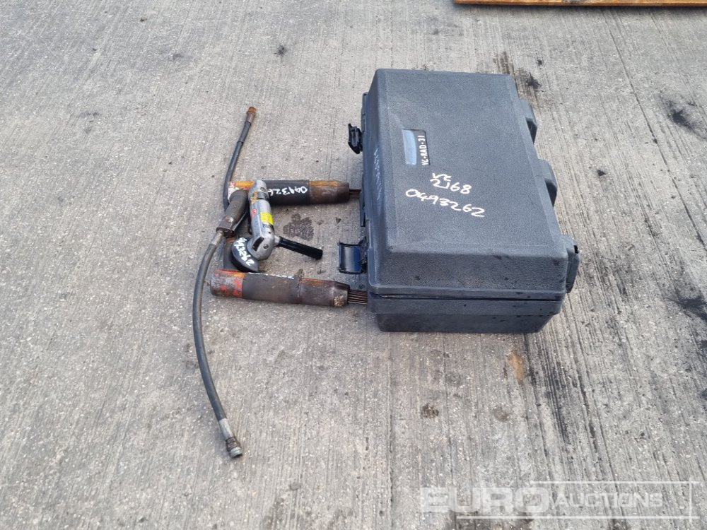 110Volt Torque Multiplier, Pneumatic Scabbler (2 of), Pneumatic Grinder, Makita Battery Hammer Drill, 110 Volt LED Tri Pod Light, - Градежна опрема: слика 2 110Volt Torque Multiplier, Pneumatic Scabbler (2 of), Pneumatic Grinder, Makita Battery Hammer Drill, 110 Volt LED Tri Pod Light, - Градежна опрема: слика 2