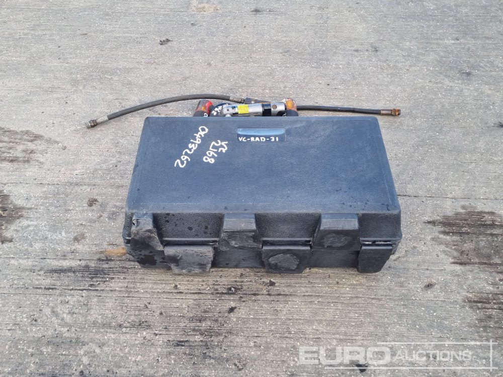 110Volt Torque Multiplier, Pneumatic Scabbler (2 of), Pneumatic Grinder, Makita Battery Hammer Drill, 110 Volt LED Tri Pod Light, - Градежна опрема: слика 4 110Volt Torque Multiplier, Pneumatic Scabbler (2 of), Pneumatic Grinder, Makita Battery Hammer Drill, 110 Volt LED Tri Pod Light, - Градежна опрема: слика 4