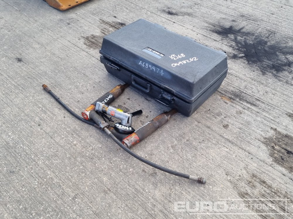 110Volt Torque Multiplier, Pneumatic Scabbler (2 of), Pneumatic Grinder, Makita Battery Hammer Drill, 110 Volt LED Tri Pod Light, - Градежна опрема: слика 1 110Volt Torque Multiplier, Pneumatic Scabbler (2 of), Pneumatic Grinder, Makita Battery Hammer Drill, 110 Volt LED Tri Pod Light, - Градежна опрема: слика 1