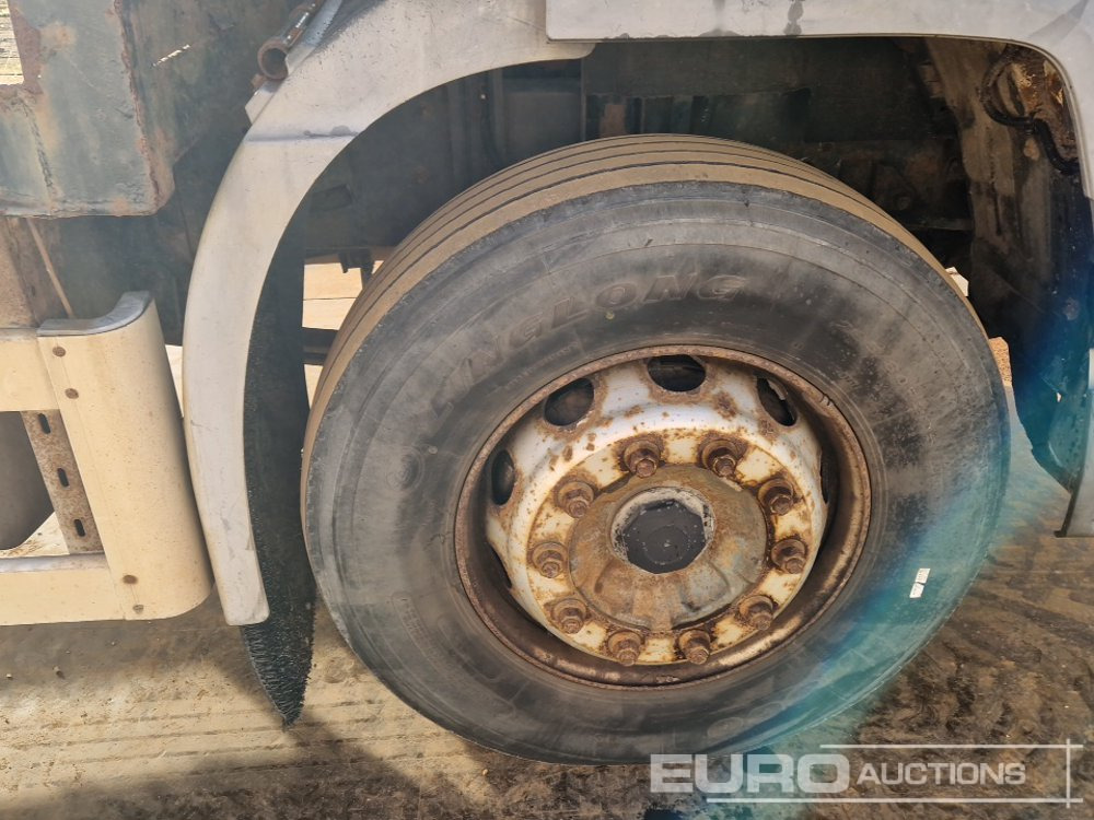 Камион со платформа за транспорт на тешка машини 2005 Volvo FL220: слика 14