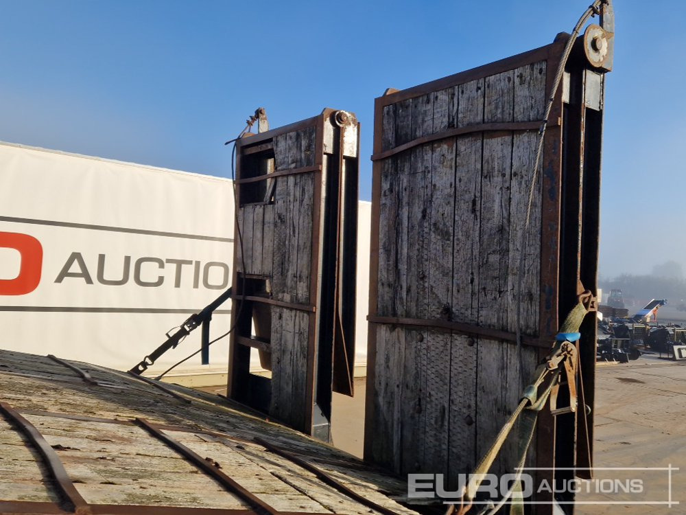 Камион со платформа за транспорт на тешка машини 2005 Volvo FL220: слика 23