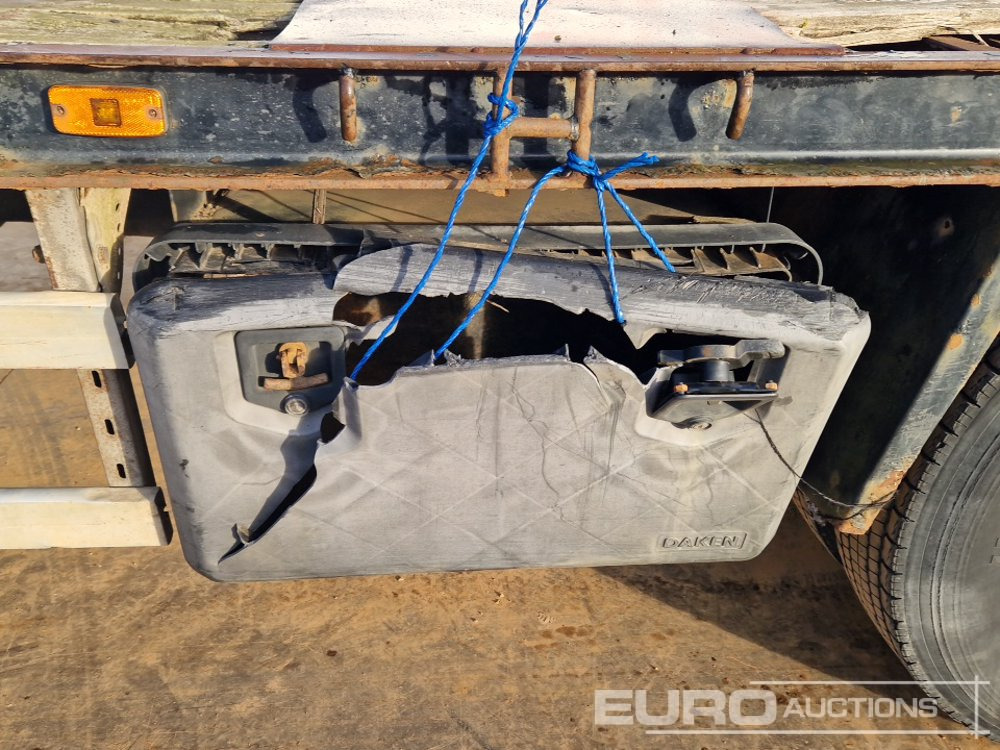 Камион со платформа за транспорт на тешка машини 2005 Volvo FL220: слика 20