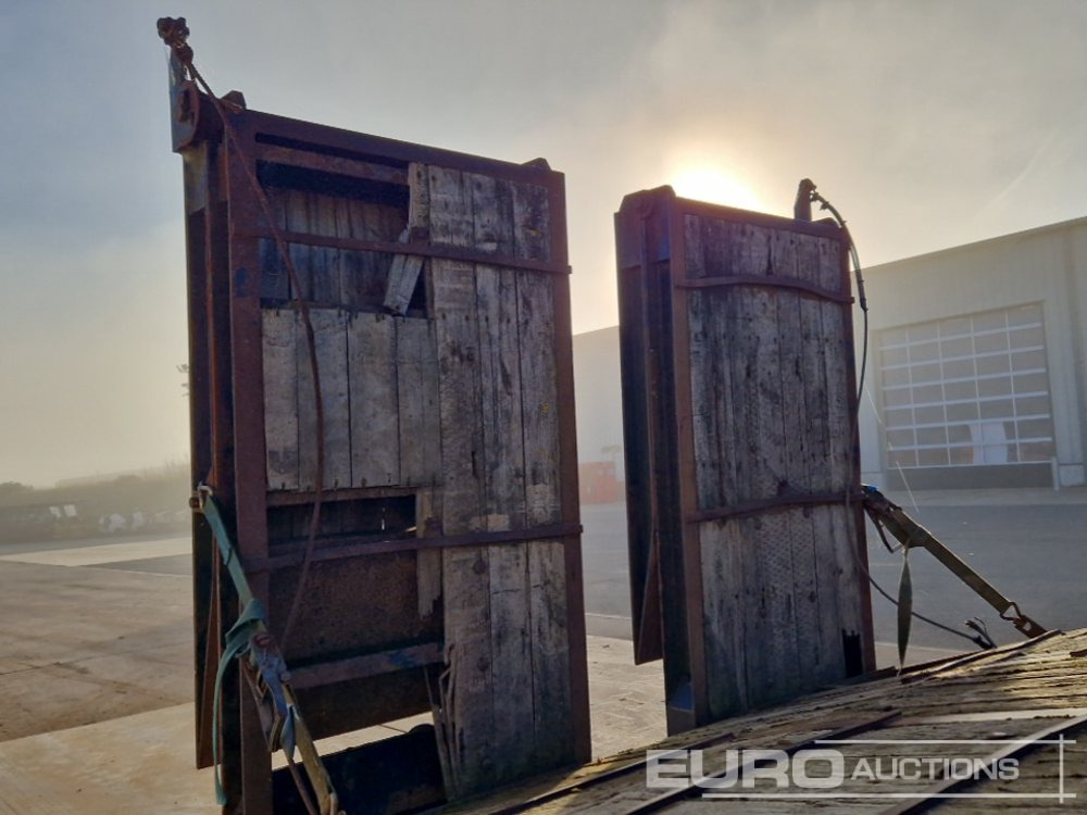 Камион со платформа за транспорт на тешка машини 2005 Volvo FL220: слика 28