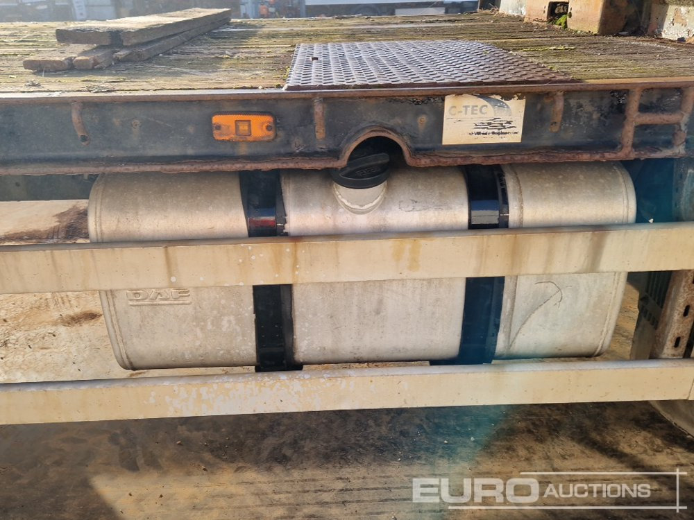 Камион со платформа за транспорт на тешка машини 2005 Volvo FL220: слика 32