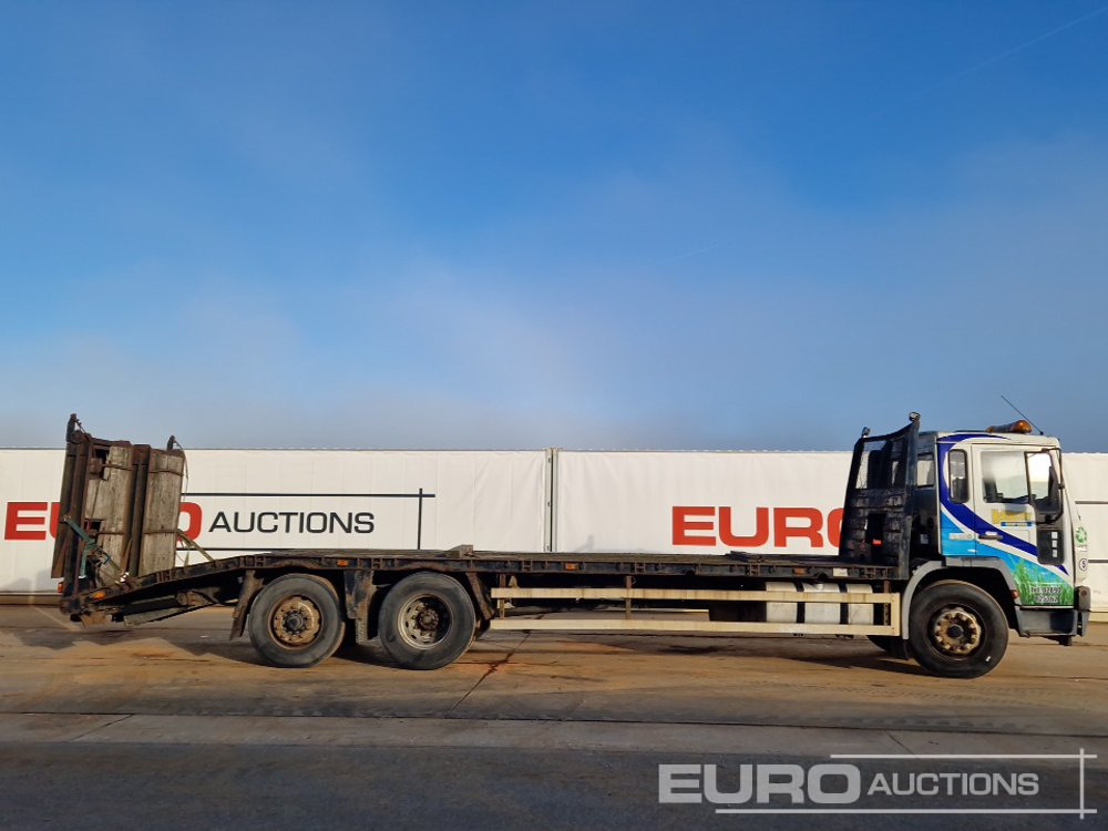 Камион со платформа за транспорт на тешка машини 2005 Volvo FL220: слика 6