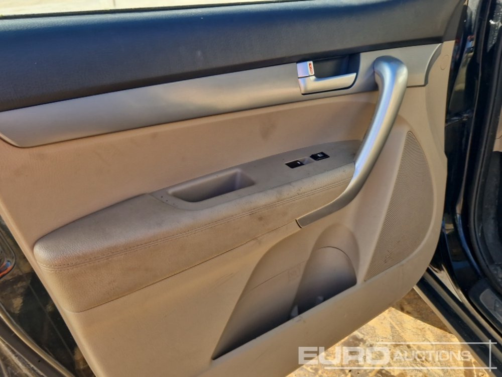 SUV 2011 Kia Sorento: слика 9