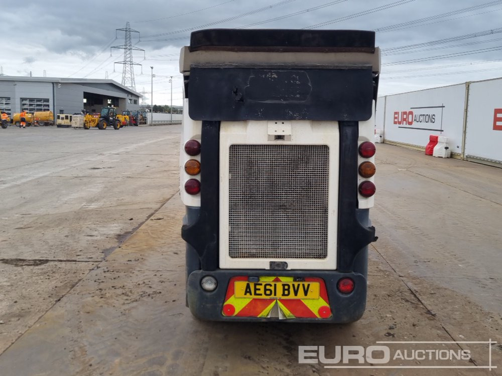 2011 Schmidt Compact 200 - Возило за метење: слика 4 2011 Schmidt Compact 200 - Возило за метење: слика 4