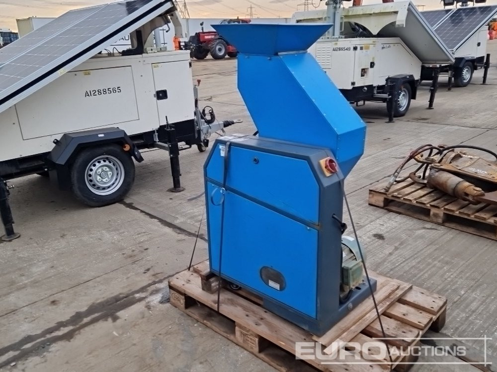 2011 Sintd TG-1821 415 Volt Recycling Granulator - Градежна опрема: слика 3 2011 Sintd TG-1821 415 Volt Recycling Granulator - Градежна опрема: слика 3