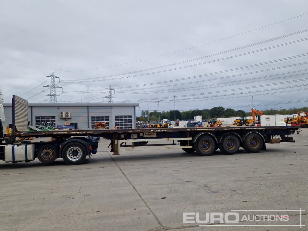 2013 SDC Trailer Tri Axle Flatbed Trailer, Twist Locks - Полуприколка платформа: слика 2 2013 SDC Trailer Tri Axle Flatbed Trailer, Twist Locks - Полуприколка платформа: слика 2