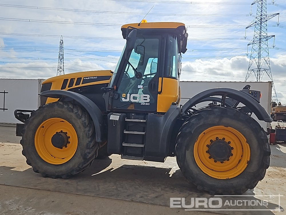 2014 JCB Fastrac 3230 - Трактор: слика 2 2014 JCB Fastrac 3230 - Трактор: слика 2
