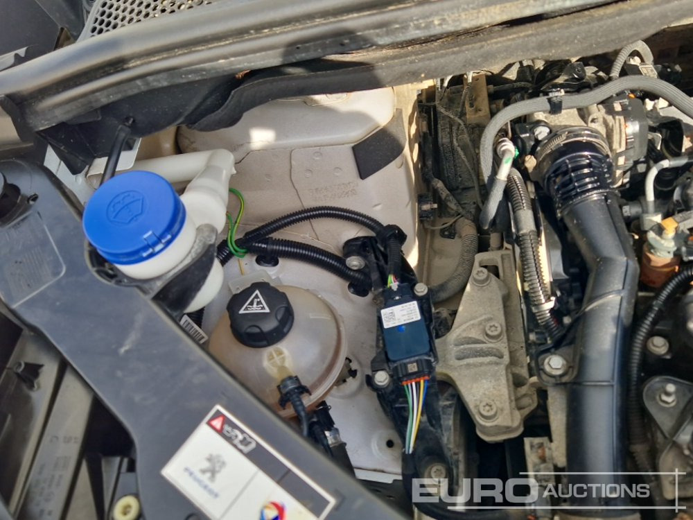 Мало комбе 2021 Peugeot Partner: слика 31