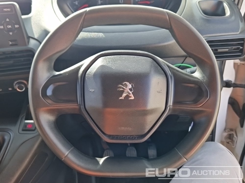 Мало комбе 2021 Peugeot Partner: слика 20