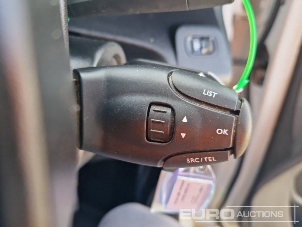 Мало комбе 2021 Peugeot Partner: слика 21